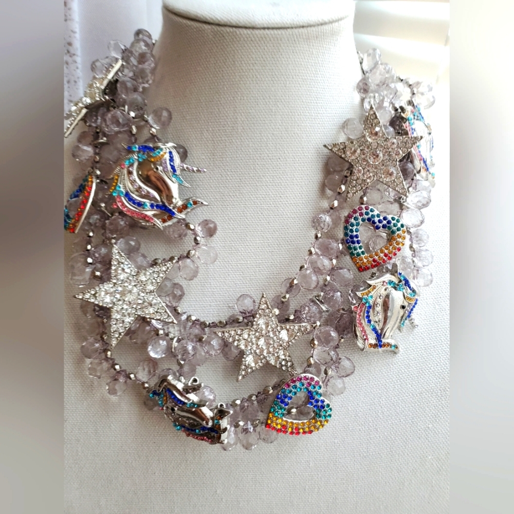 Broach bib necklace